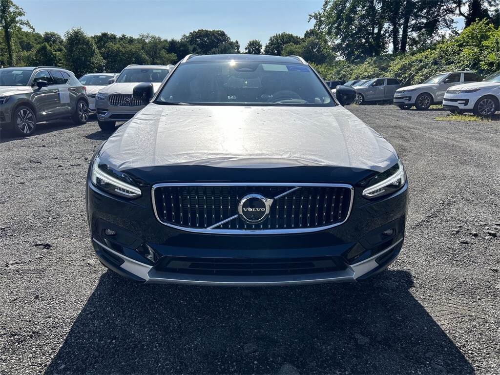 2025 Volvo V90 Cross Country B6 photo 3