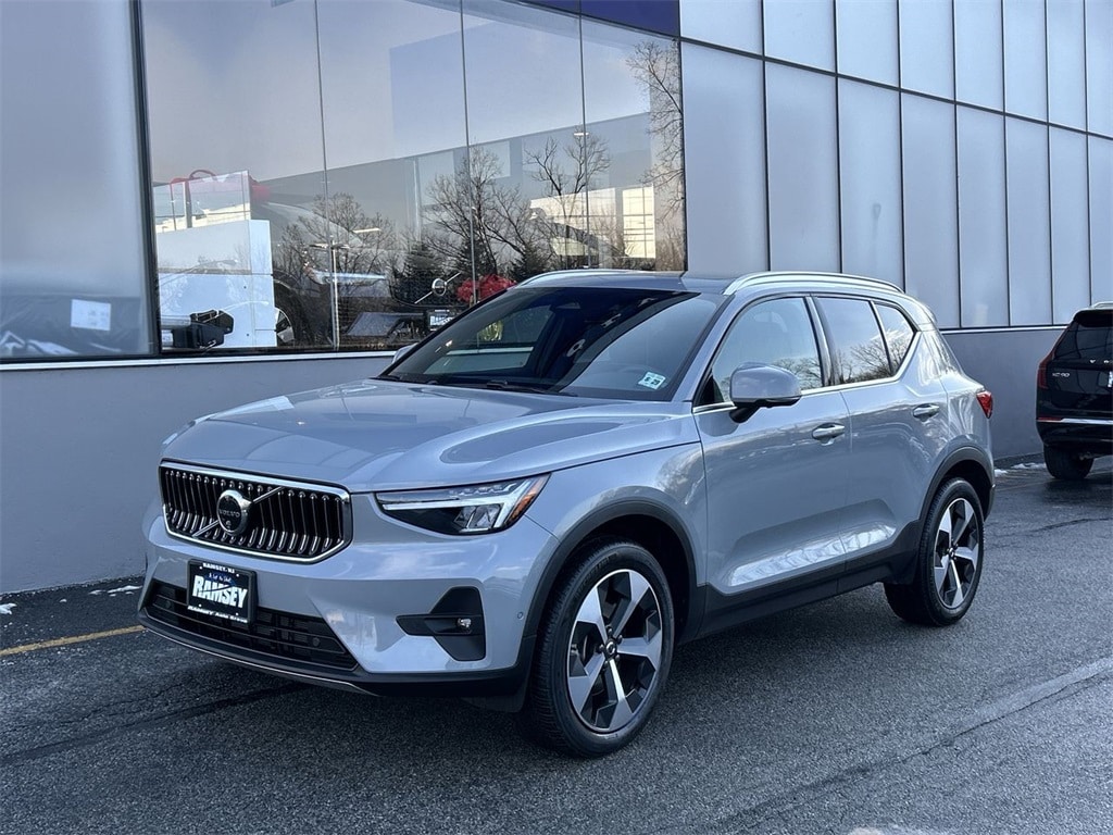 2024 Volvo XC40 Plus's photo