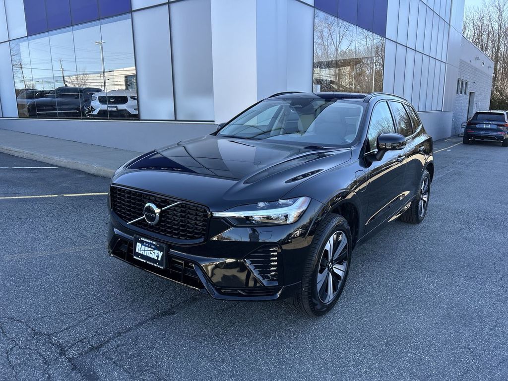 2025 Volvo XC60 Core - Photo 4