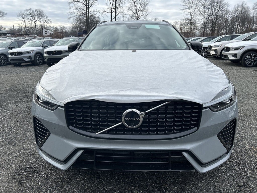 2025 Volvo XC60 Hybrid T8 Plus photo 3