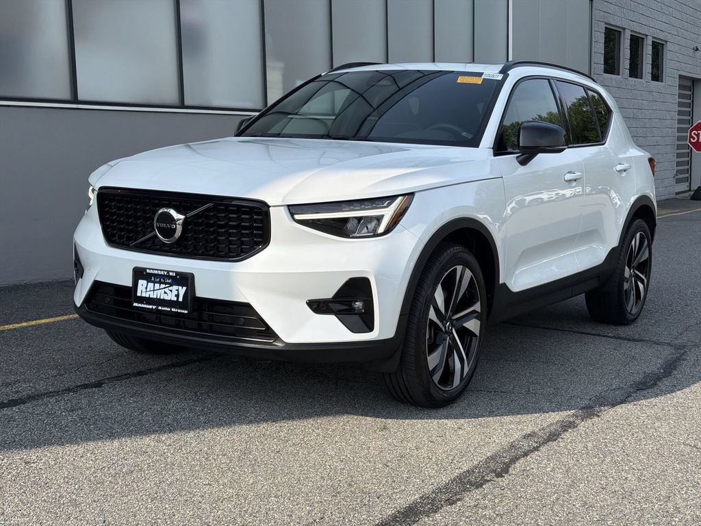 2023 Volvo XC40