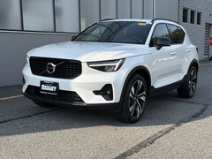 2023 Volvo XC40 B5 AWD Plus Dark SUV