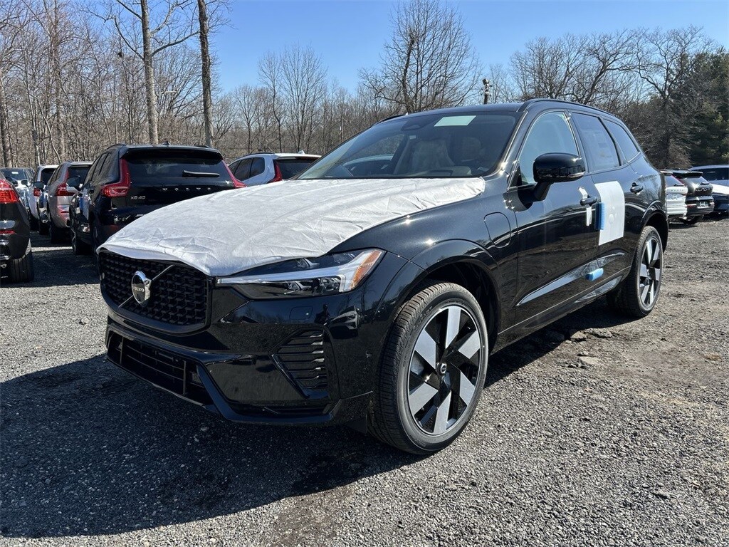 2025 Volvo XC60 Hybrid T8 Plus photo 4