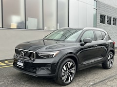 2025 Volvo XC40 B5 Ultra Bright Theme SUV