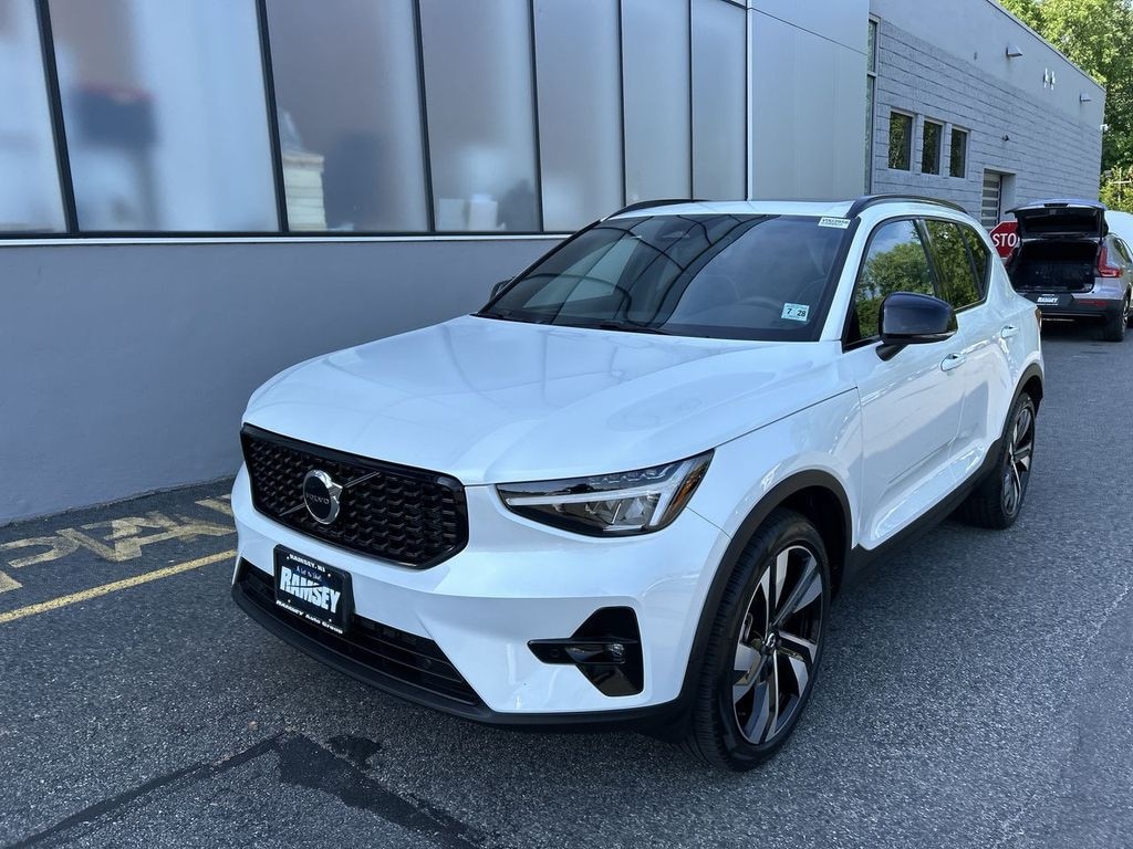 Certified 2023 Volvo XC40 B5 AWD Plus Dark SUV