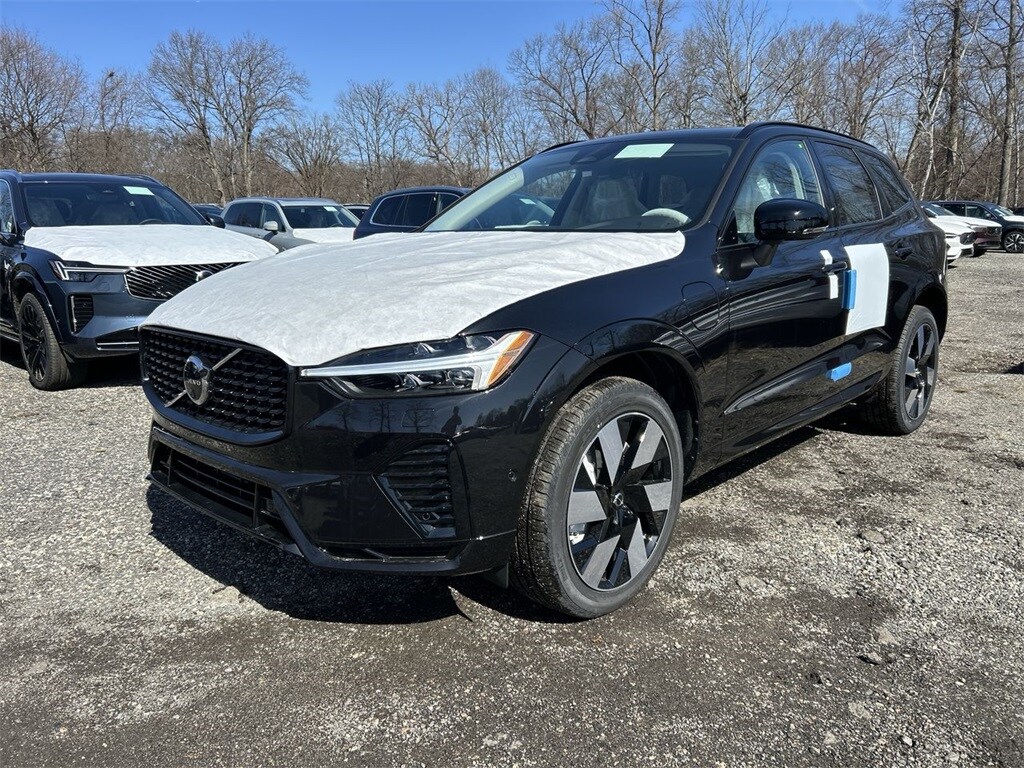 2025 Volvo XC60 T8 Plus photo 4
