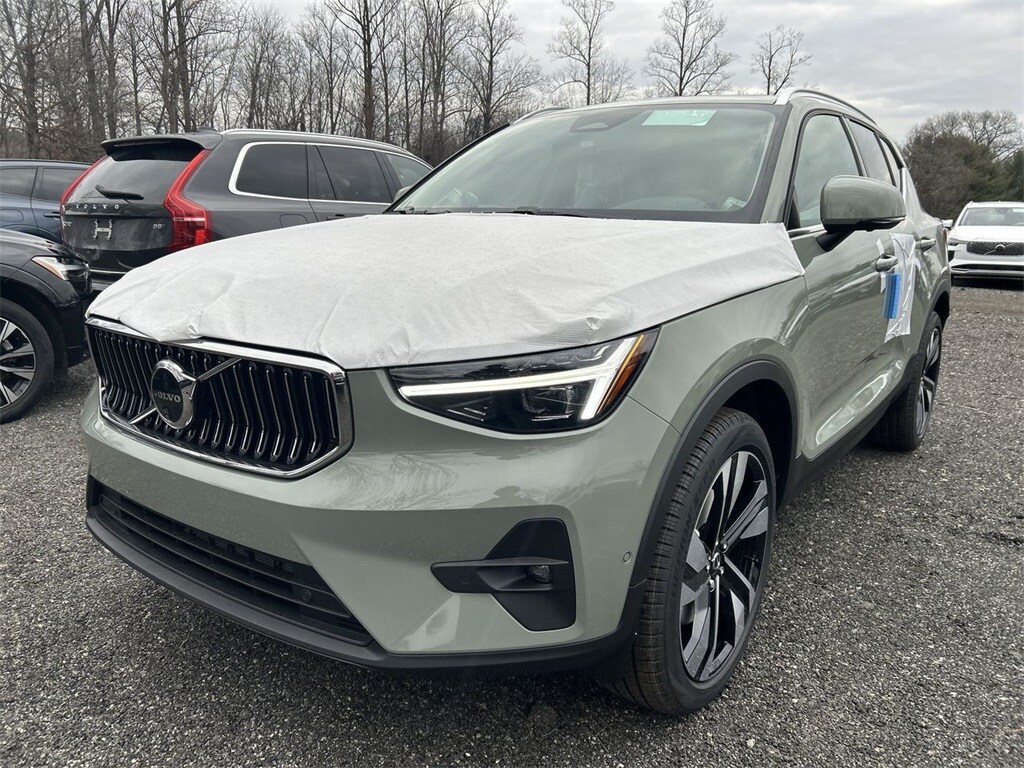 2025 Volvo XC40 Plus photo 4