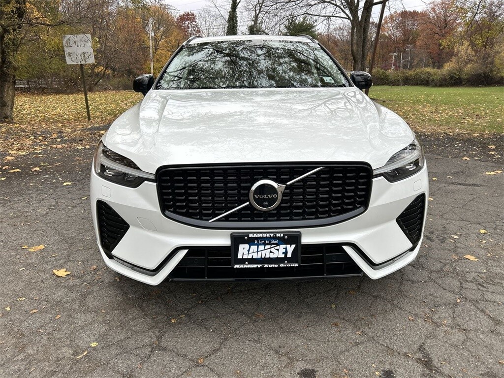 2023 Volvo XC60 B5 Ultimate photo 3