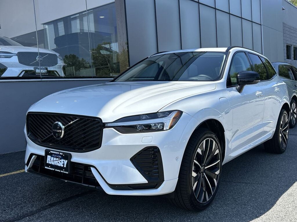 New 2026 Volvo XC60 plug-in hybrid T8 Ultra SUV