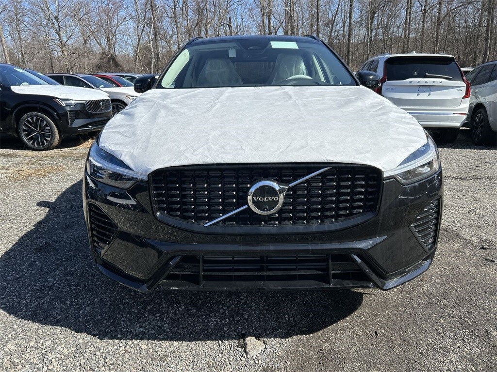 2025 Volvo XC60 T8 Plus photo 3