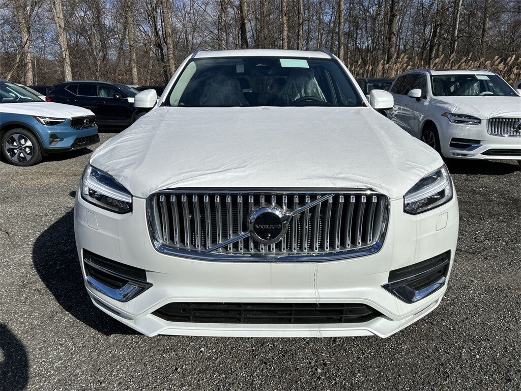 2025 Volvo XC90 Plus photo 3