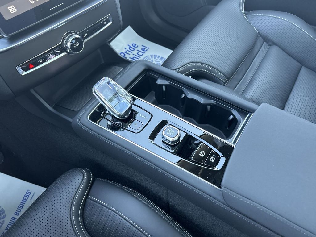 2025 Volvo XC90 Ultra - Photo 22