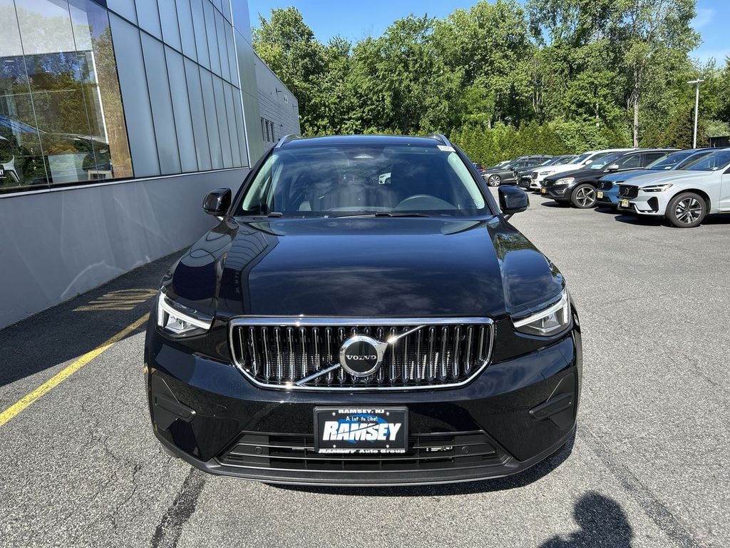 Certified 2024 Volvo XC40 B5 Core SUV