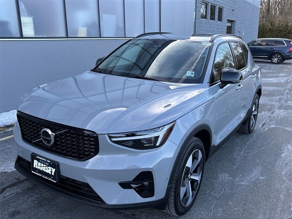 New 2026 Volvo XC40 B5 Plus SUV