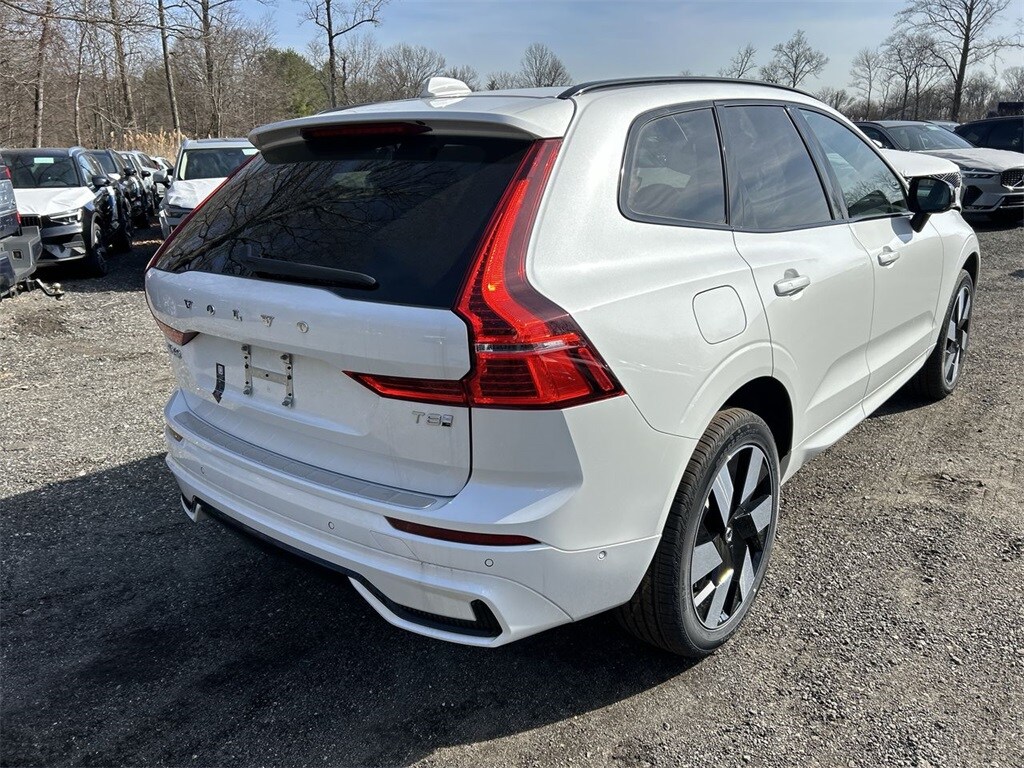 2025 Volvo XC60 Hybrid T8 Plus photo 2