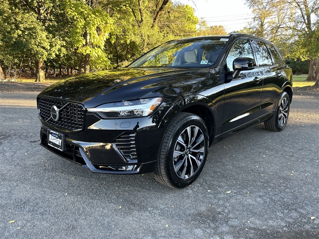 New 2025 Volvo XC60 B5 Core SUV