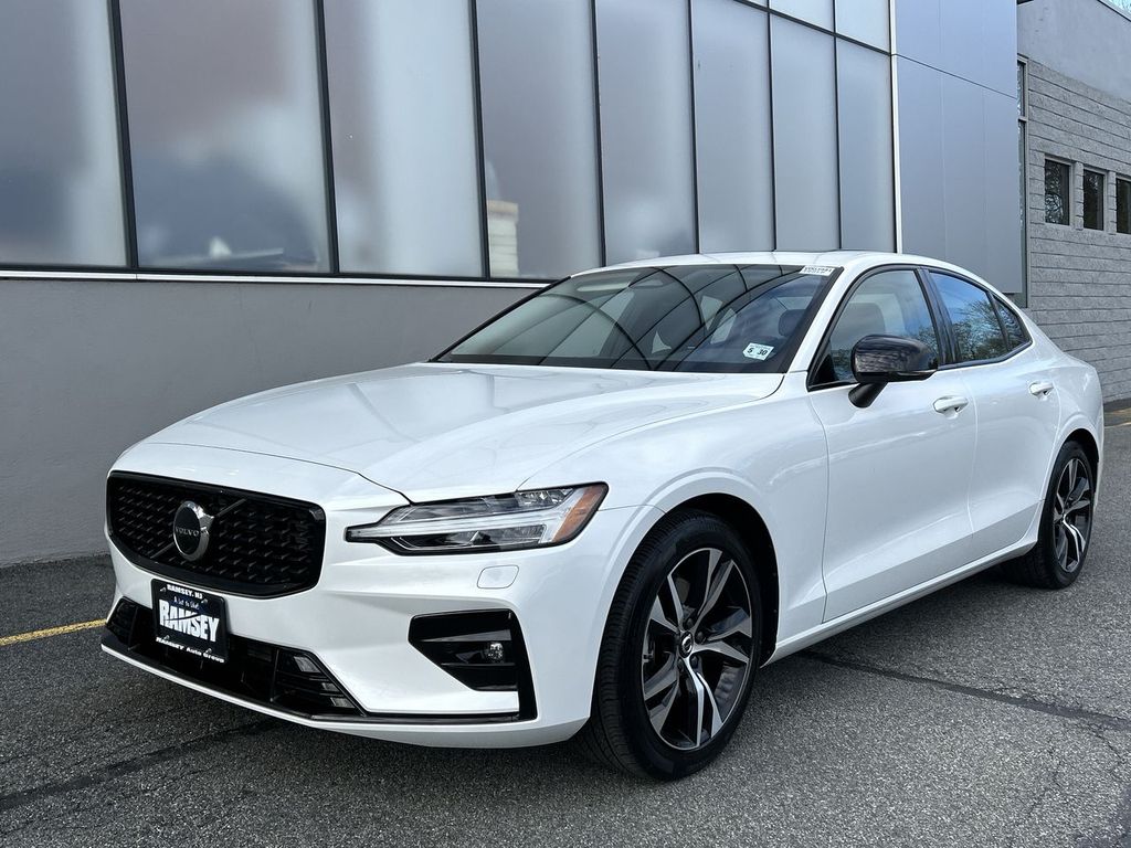 2025 Volvo S60 Core