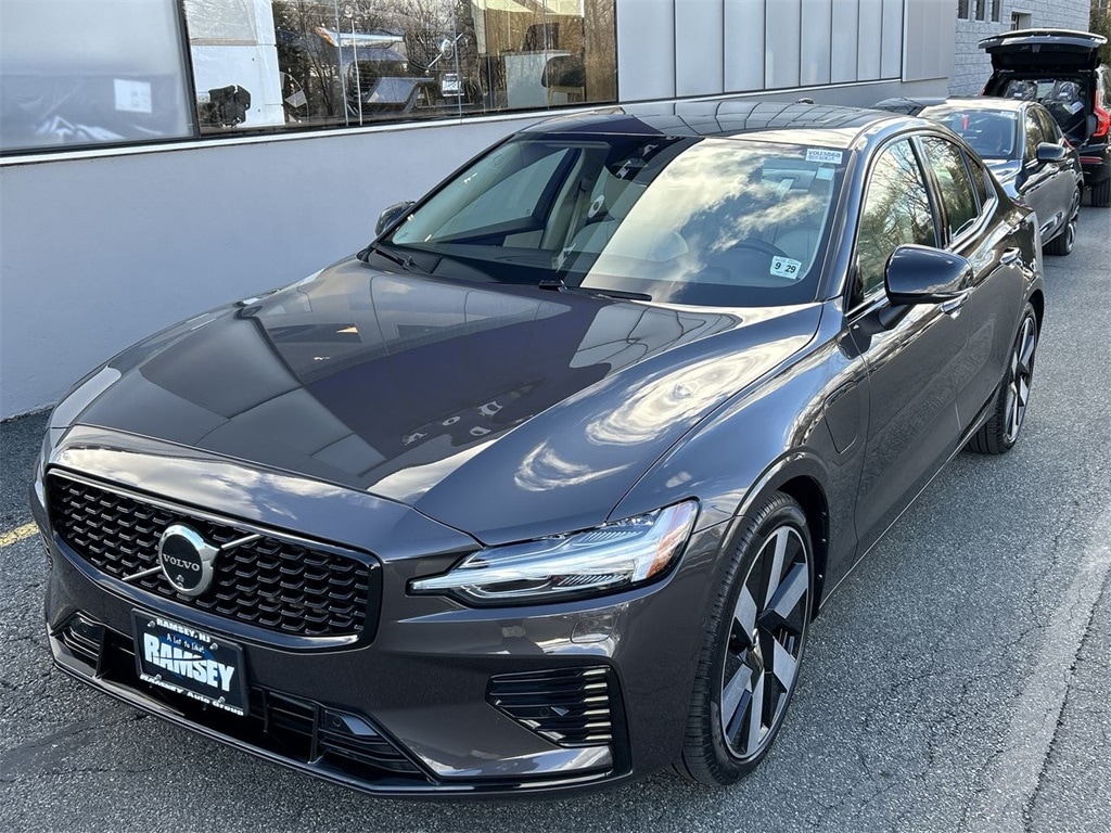 2024 Volvo S60 Plus