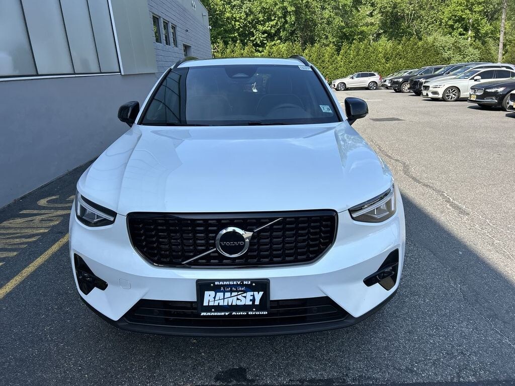 Certified 2023 Volvo XC40 B5 AWD Plus Dark SUV