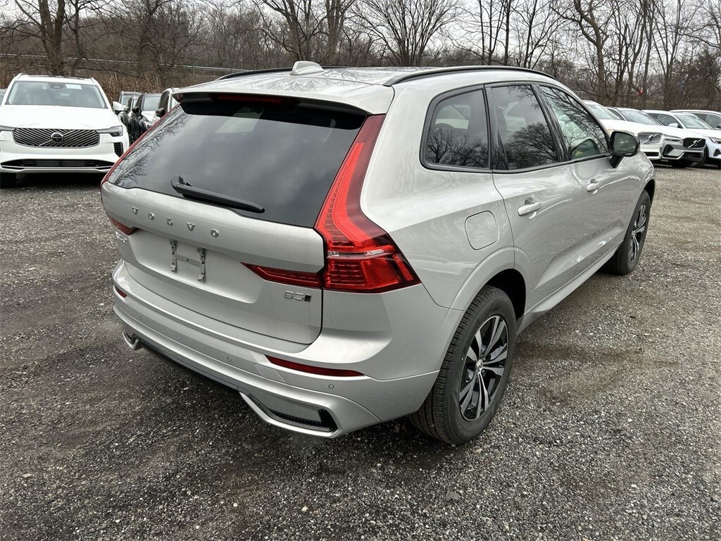 2025 Volvo XC60 B5 Core photo 3