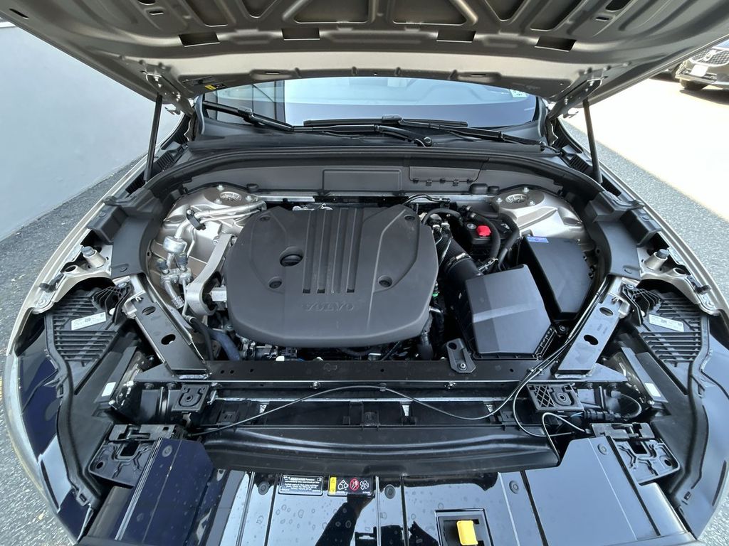 2026 Volvo XC60 Plus - Photo 14