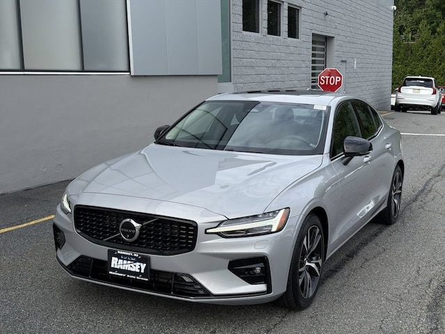 2024 Volvo S60 B5 Plus Dark Sedan