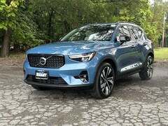 2023 Volvo XC40 B5 AWD Plus Dark SUV