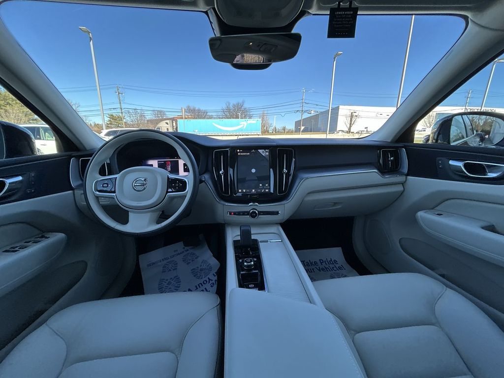 2025 Volvo XC60 Core - Photo 12