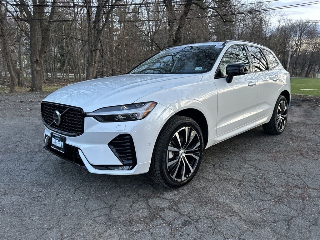 2025 Volvo XC60 B5 Plus photo 4