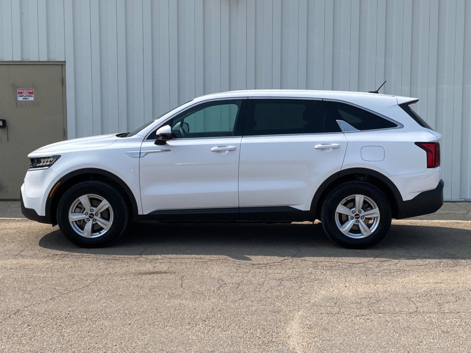 Used 2023 Kia Sorento LX with VIN 5XYRGDLC7PG183272 for sale in Broken Bow, NE