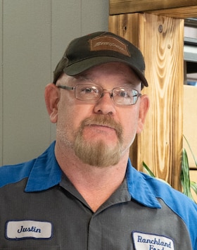 Staff member Justin Wiederholt from ID_e919d4ec1123