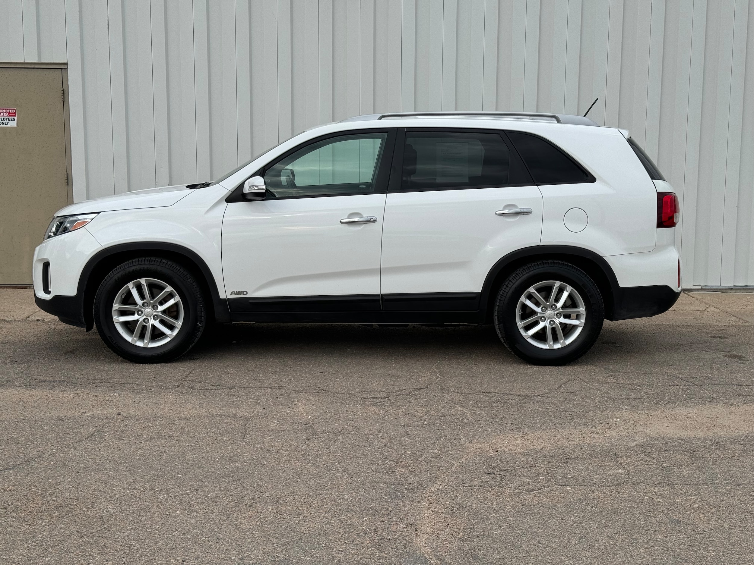 Used 2014 Kia Sorento LX with VIN 5XYKTCA63EG439148 for sale in Broken Bow, NE