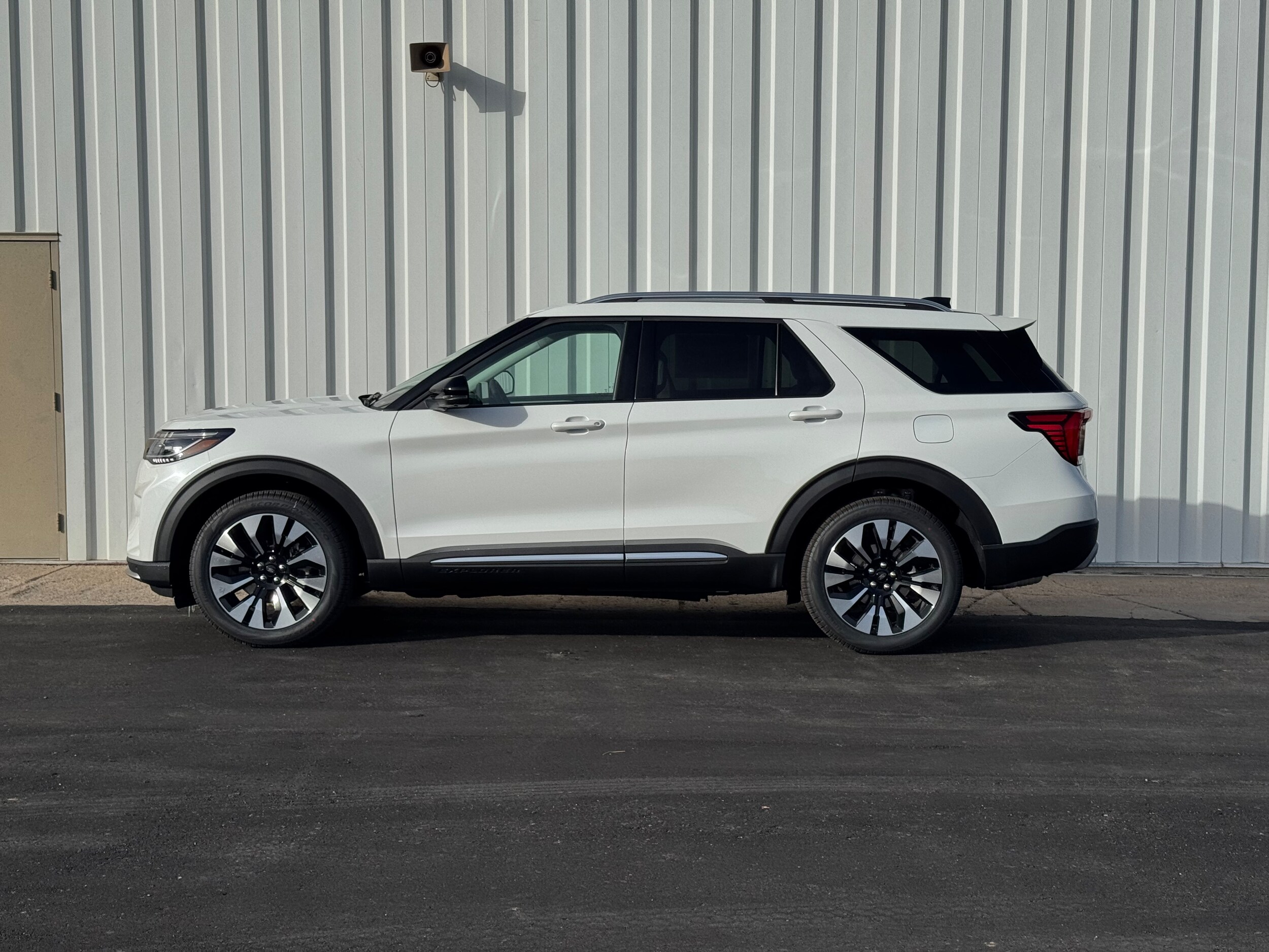 2026 Ford Explorer Platinum photo 2