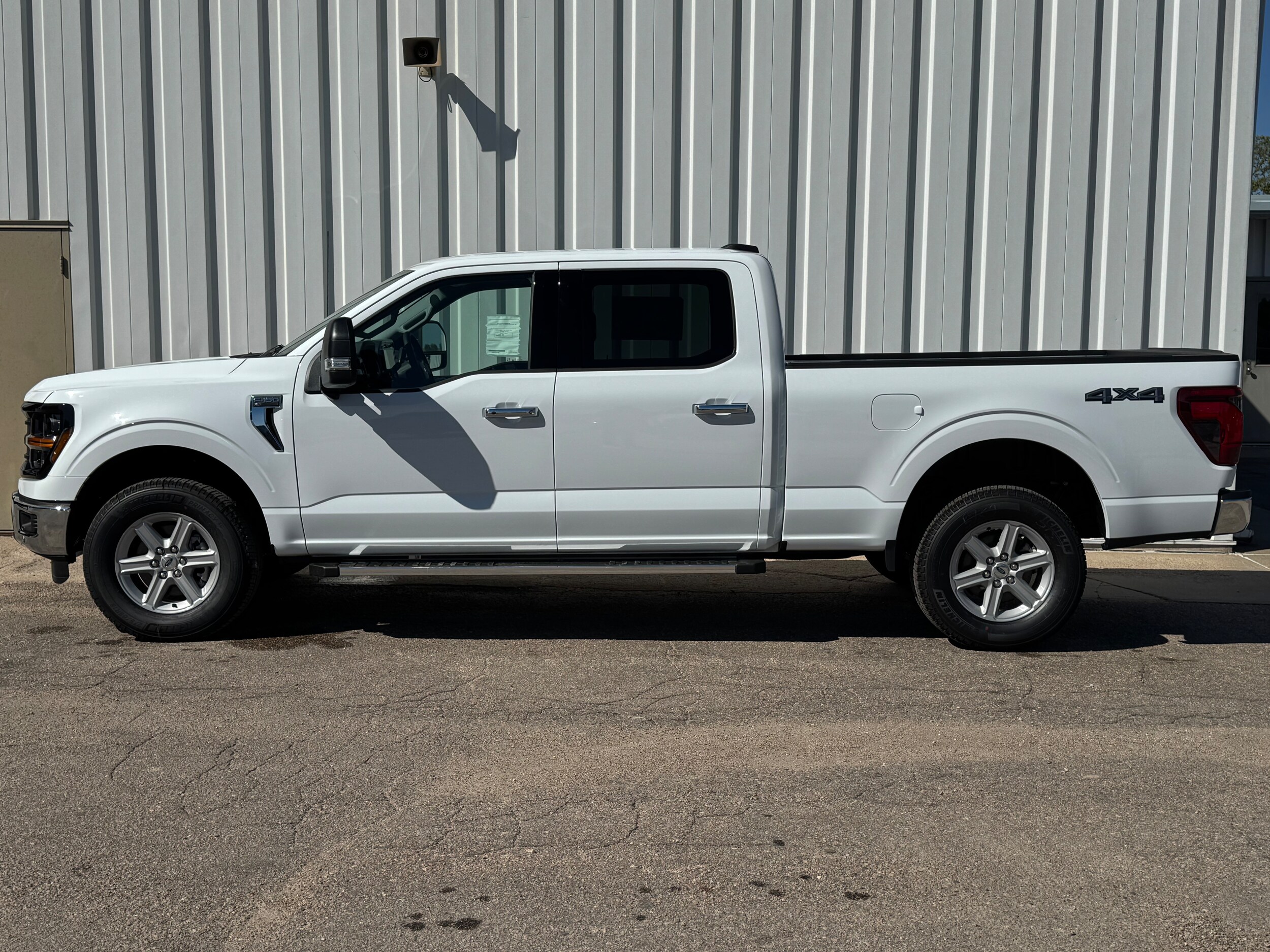 2025 Ford F-150 XLT photo 2