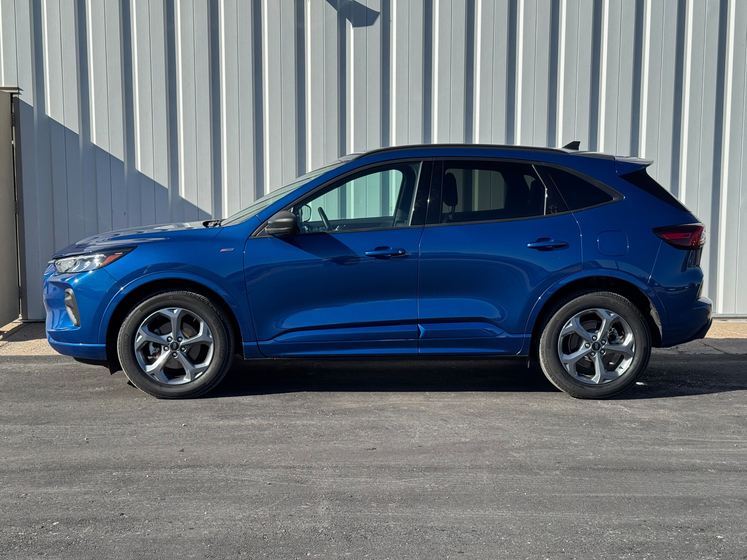 2023 Ford Escape ST-Line photo 2