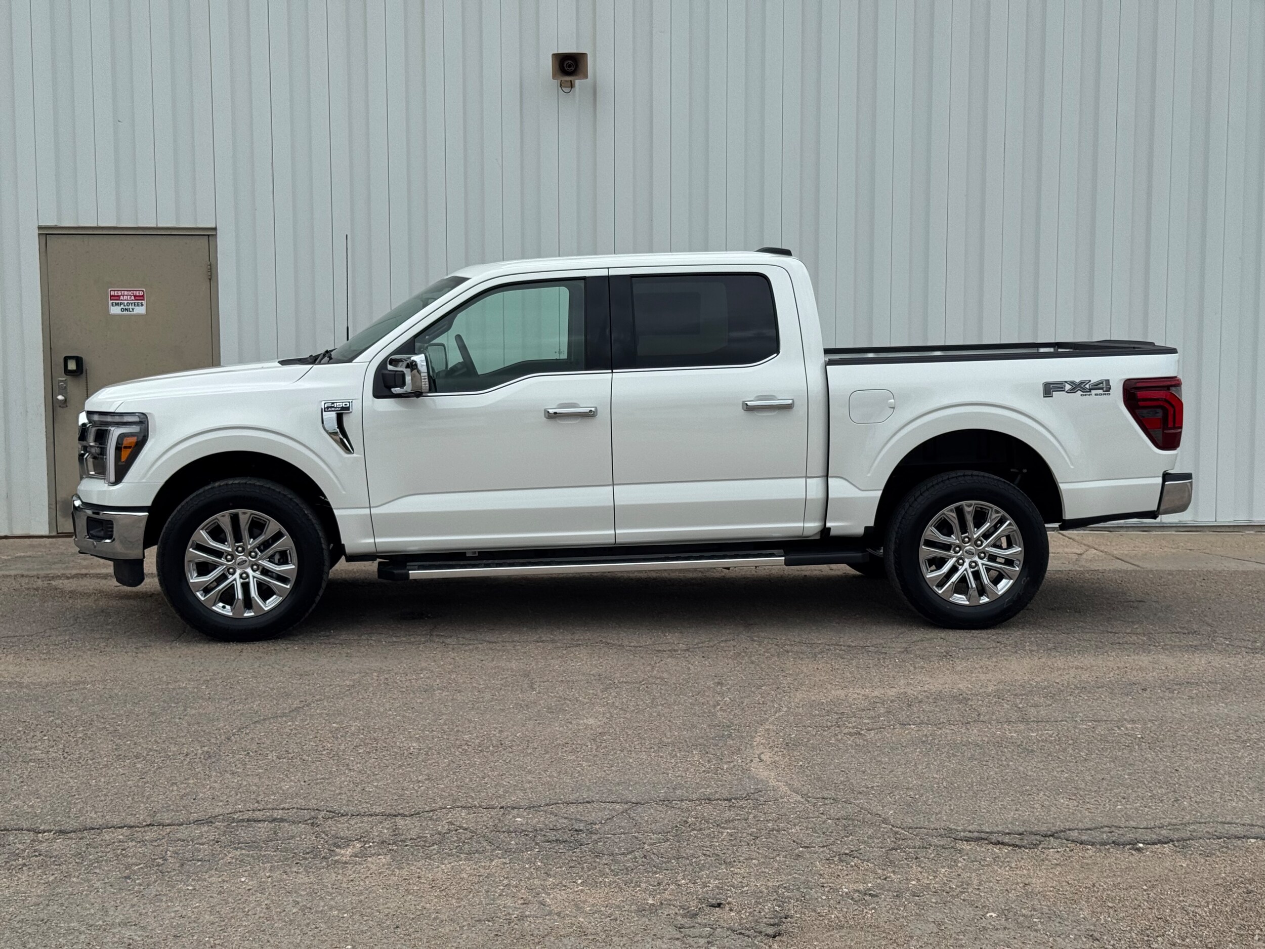 2025 Ford F-150 Lariat photo 2