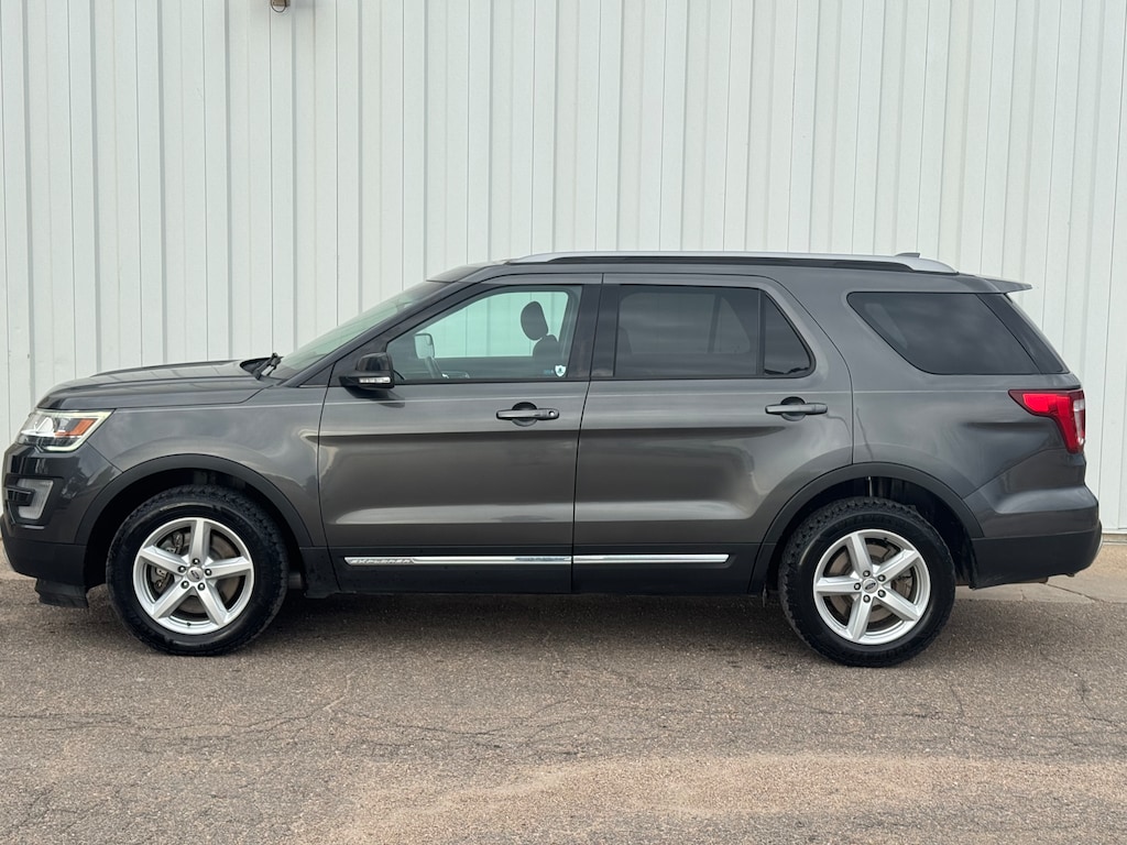 Used 2017 Ford Explorer XLT SUV