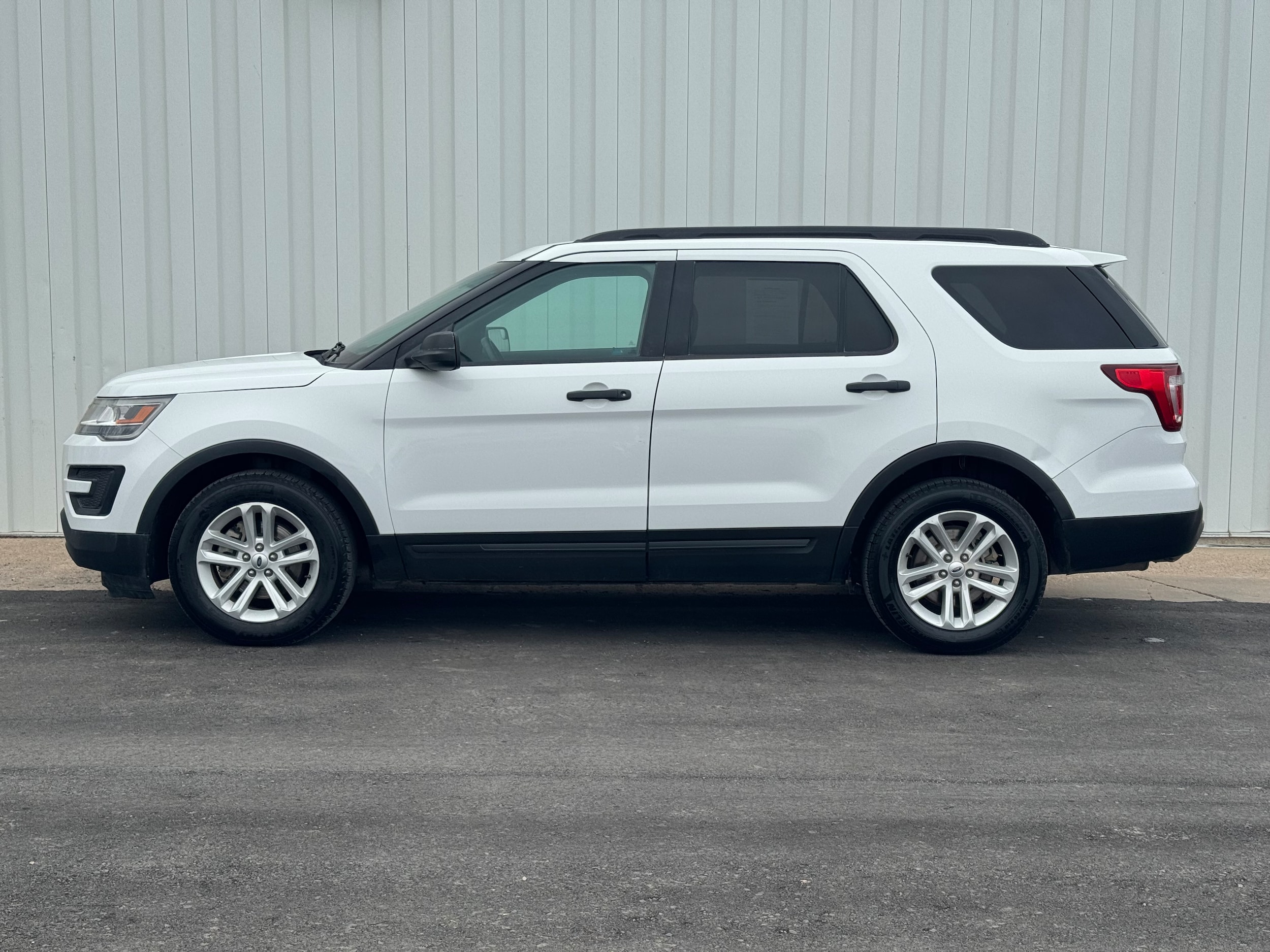 Used 2016 Ford Explorer Base with VIN 1FM5K8B89GGB72400 for sale in Broken Bow, NE
