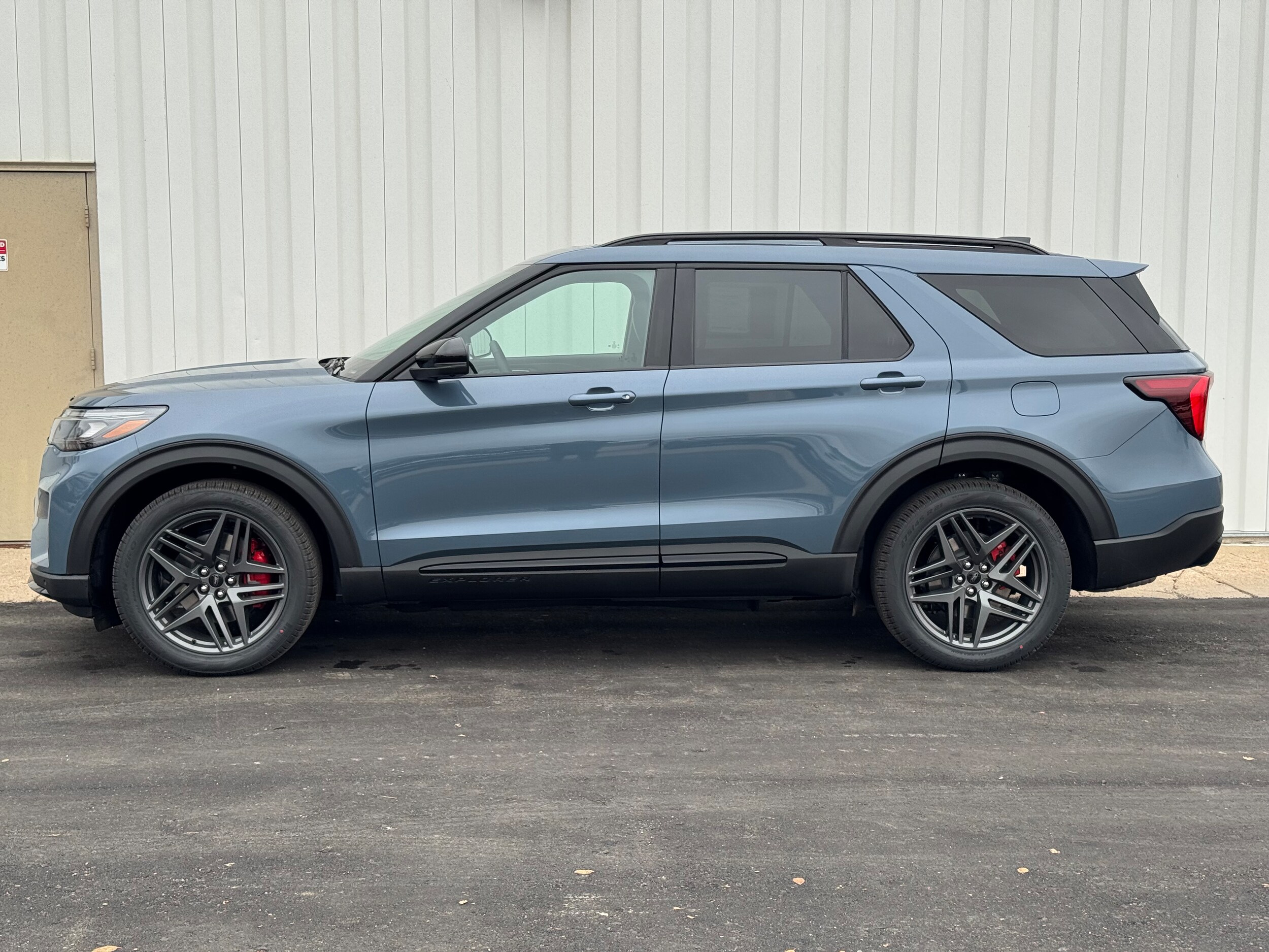 2026 Ford Explorer ST photo 2
