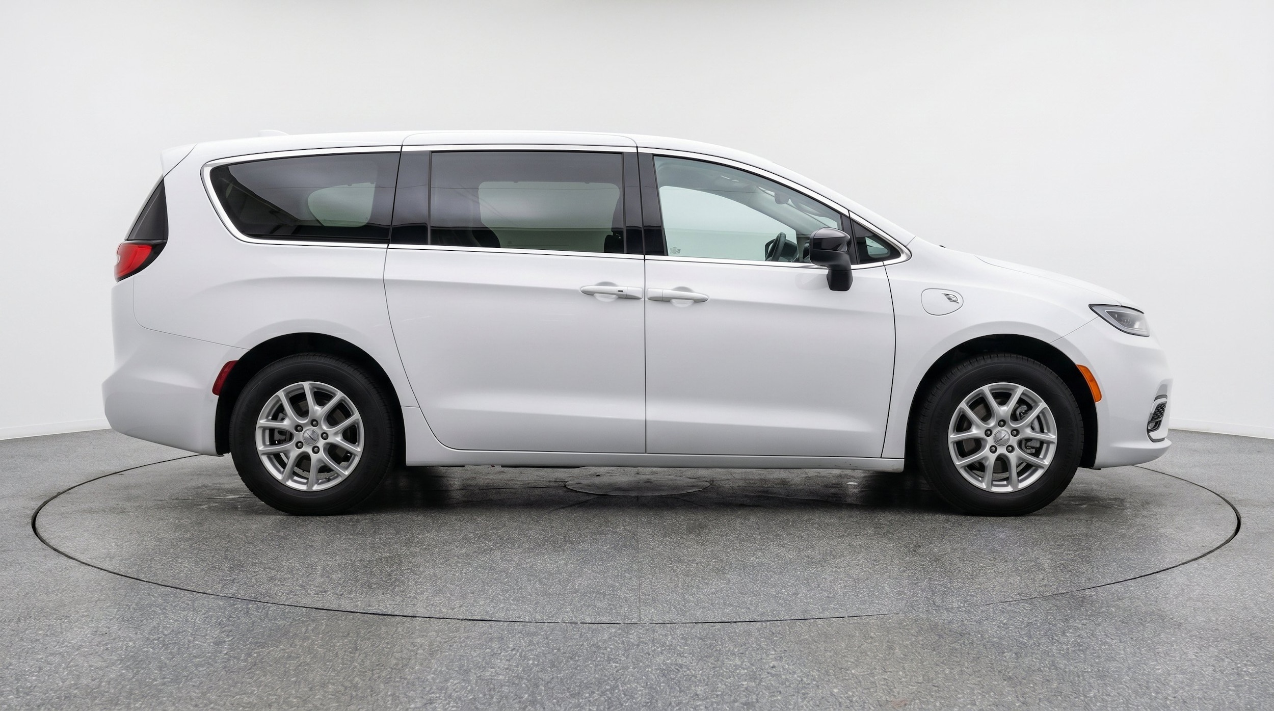 Thumbnail: 2024 Chrysler Voyager - 11