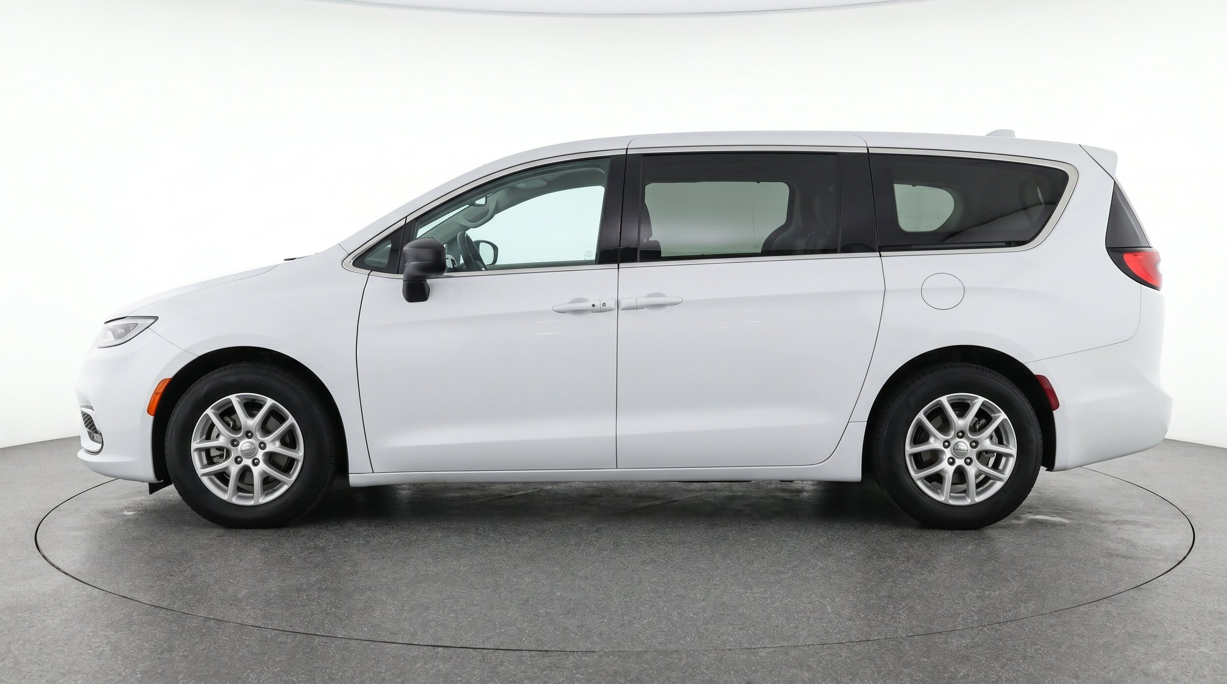 Thumbnail: 2024 Chrysler Voyager - 5