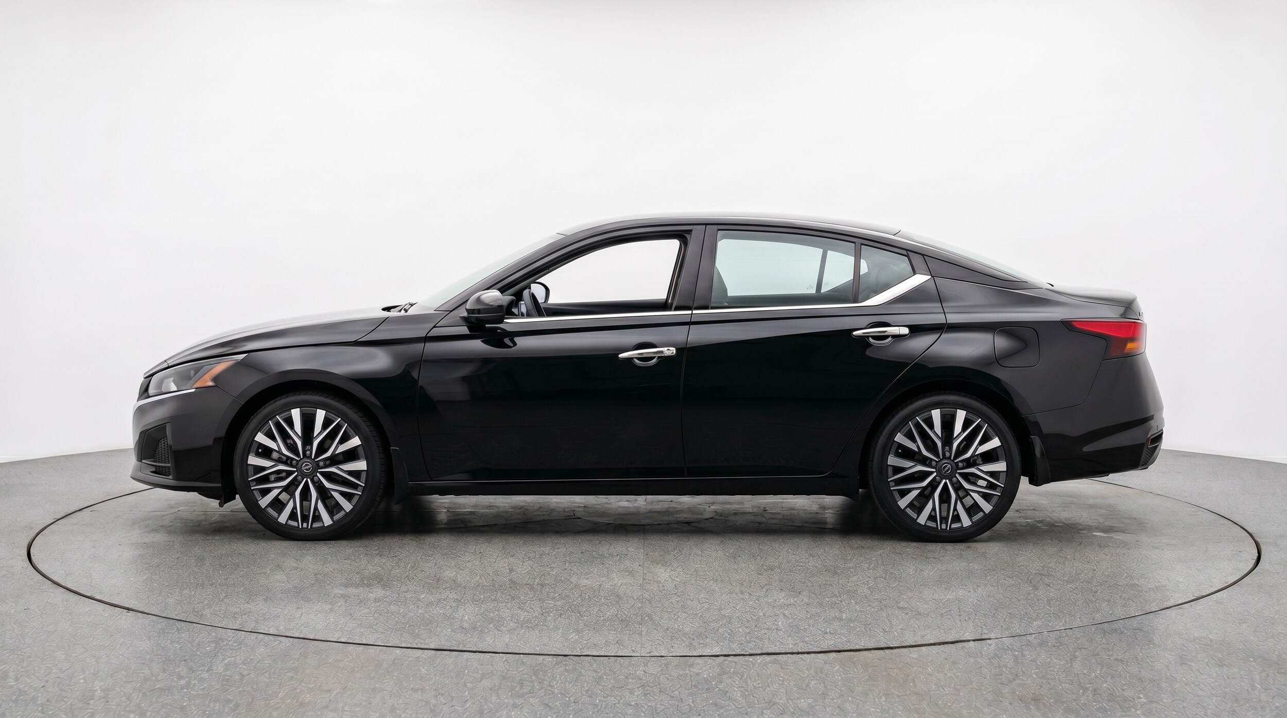 Thumbnail: 2025 Nissan Altima - 4
