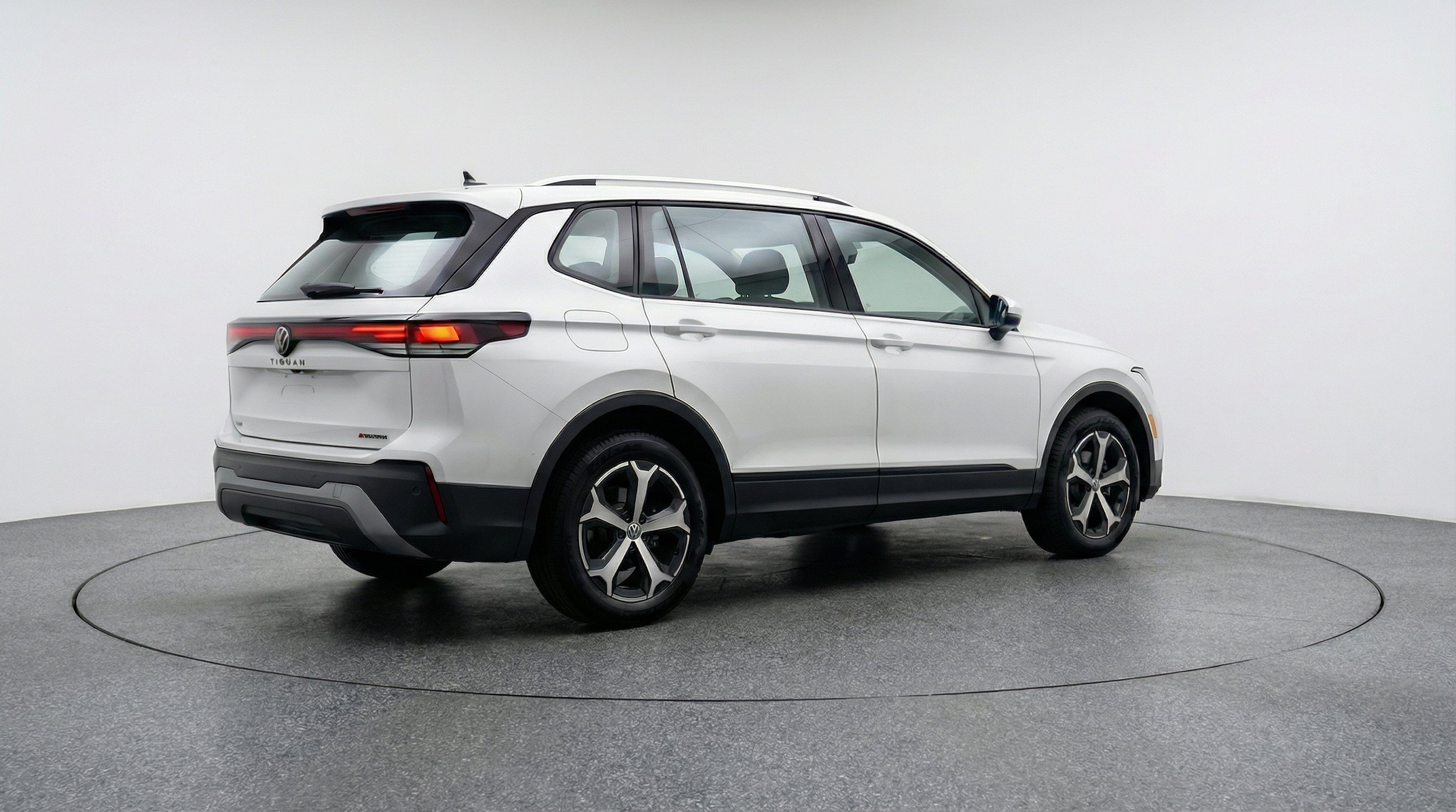Thumbnail: 2026 Volkswagen Tiguan - 9