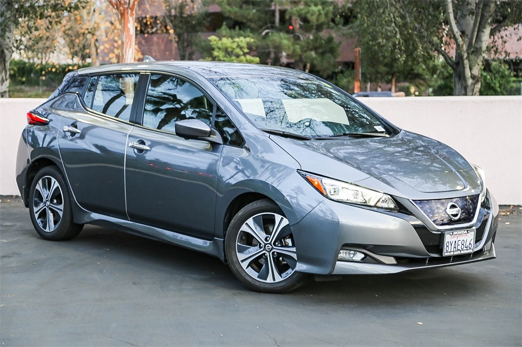 2022 Nissan LEAF SV's photo