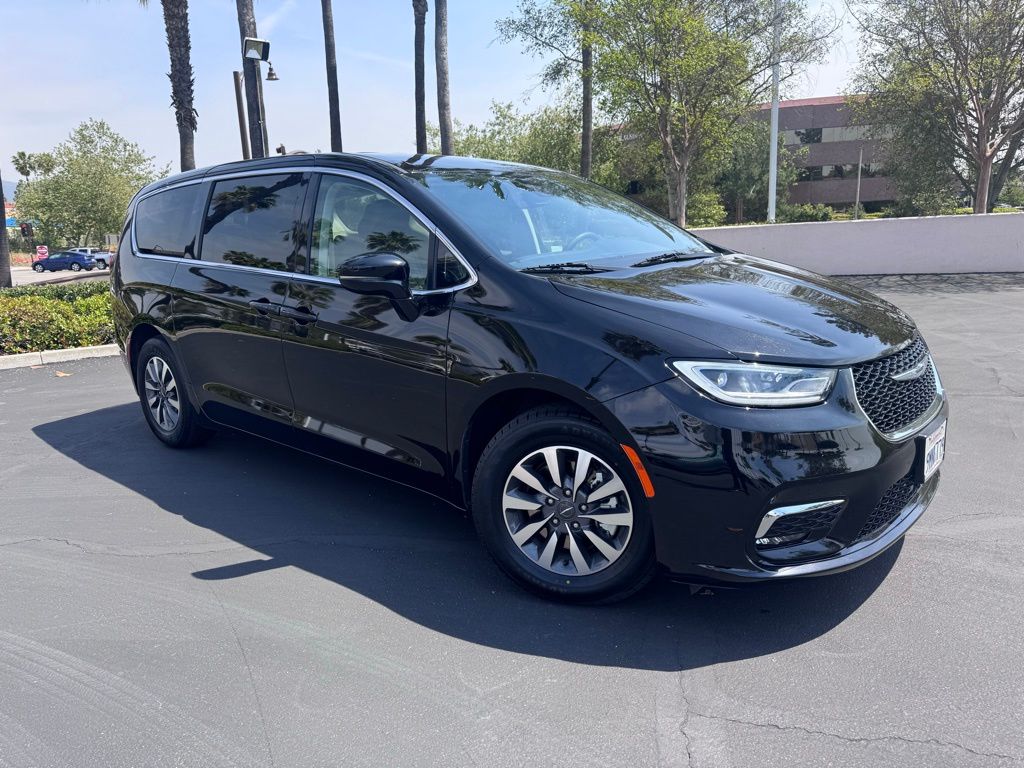 2024 Chrysler Pacifica Hybrid Select
