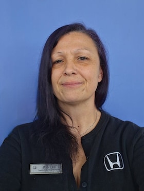Staff member Isis Lee from ID_9ab1ffe0362d
