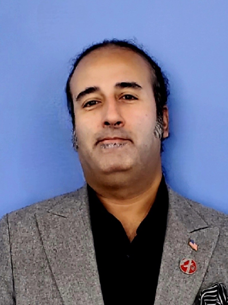 Staff member Dave Farhadi from ID_4525af71f8cd