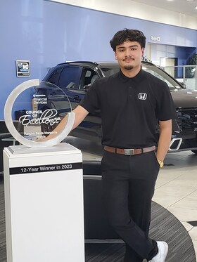 Staff member Alex Hernandez from ID_9ab1ffe0362d