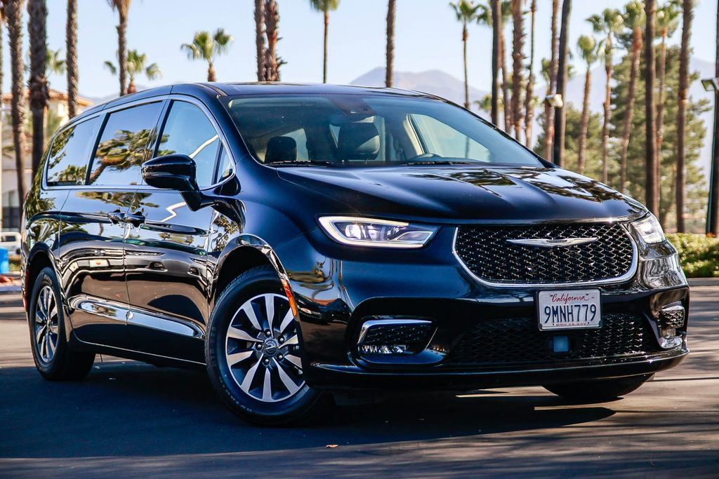 2024 Chrysler Pacifica PHEV Select