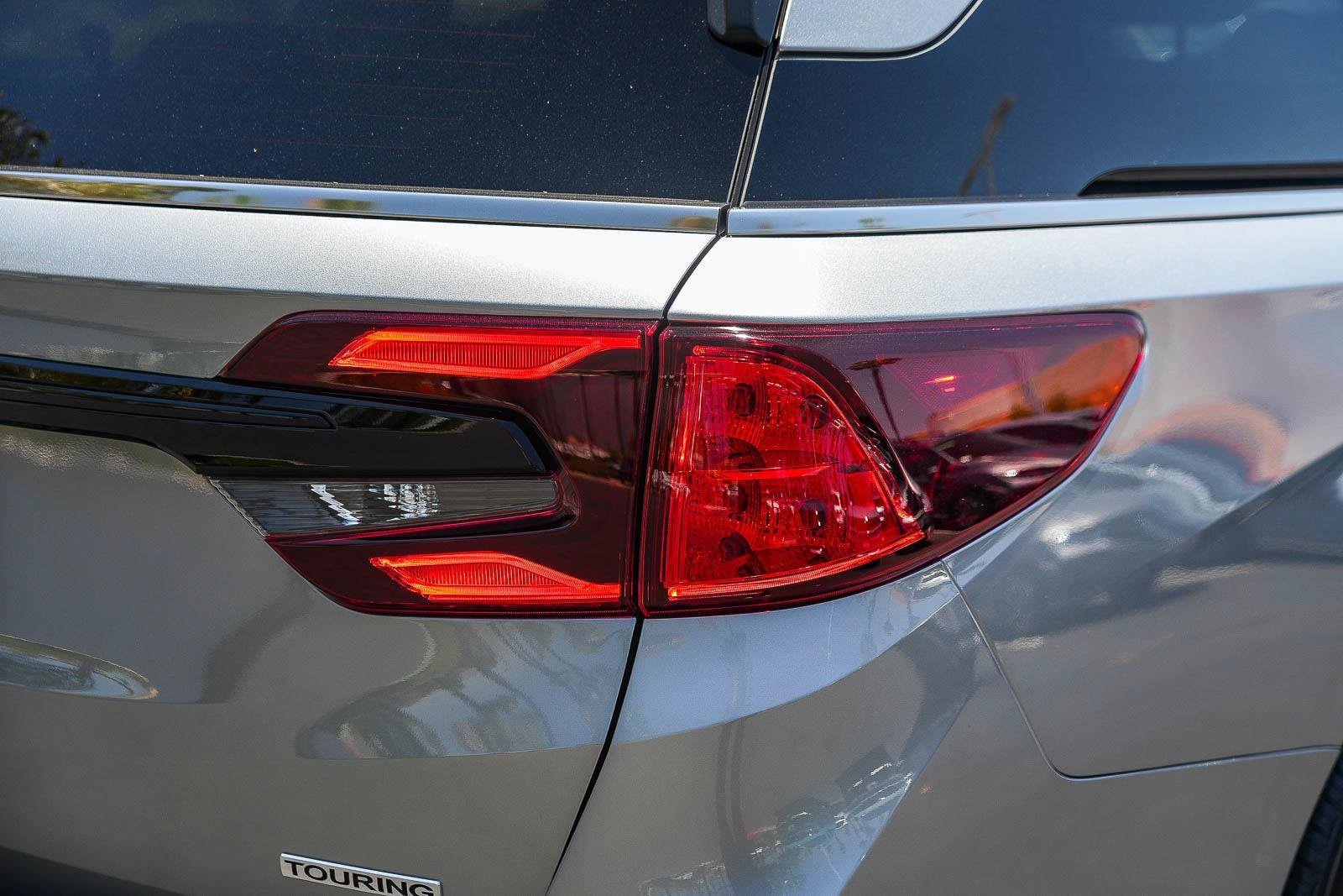 2026 Honda Odyssey Touring - Photo 8